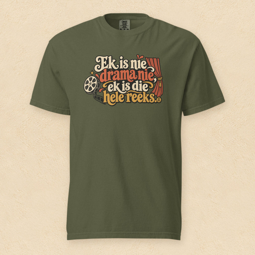Ek is nie drama nie, ek is die hele reeks — Hemp shirt on cream wall