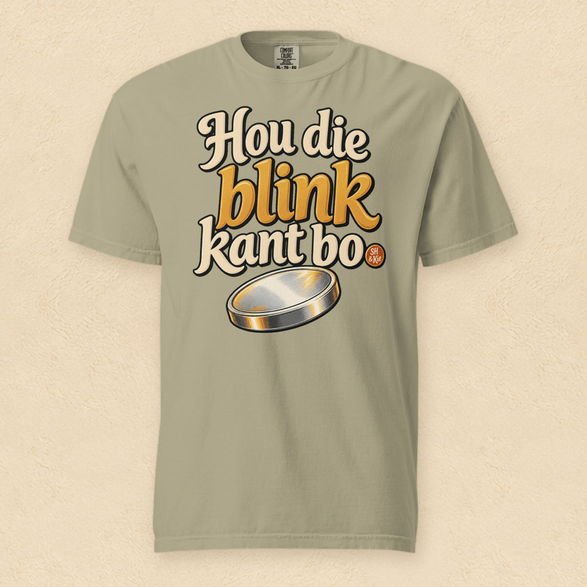 Hou die blink kant bo — Khaki shirt on cream wall