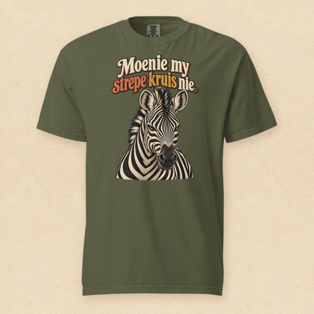 Moenie my strepe kruis nie — Hemp shirt on cream wall