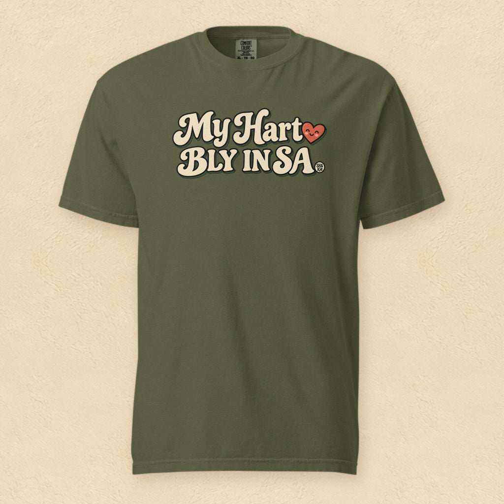 My hart bly in SA (Klassiek) — Hemp shirt on cream wall