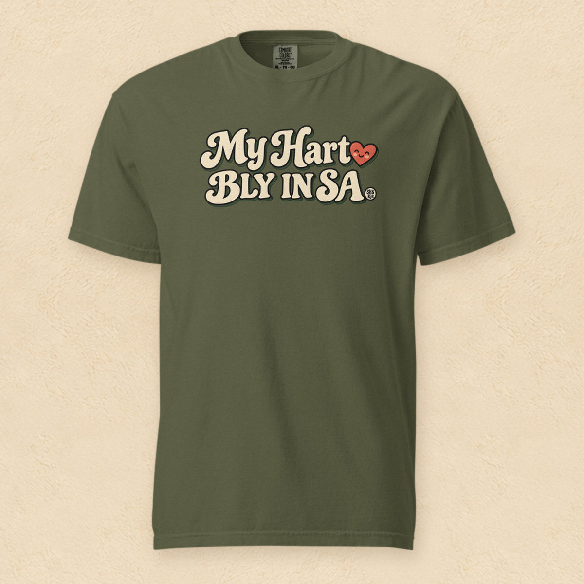 My hart bly in SA (Klassiek) — Hemp shirt on cream wall