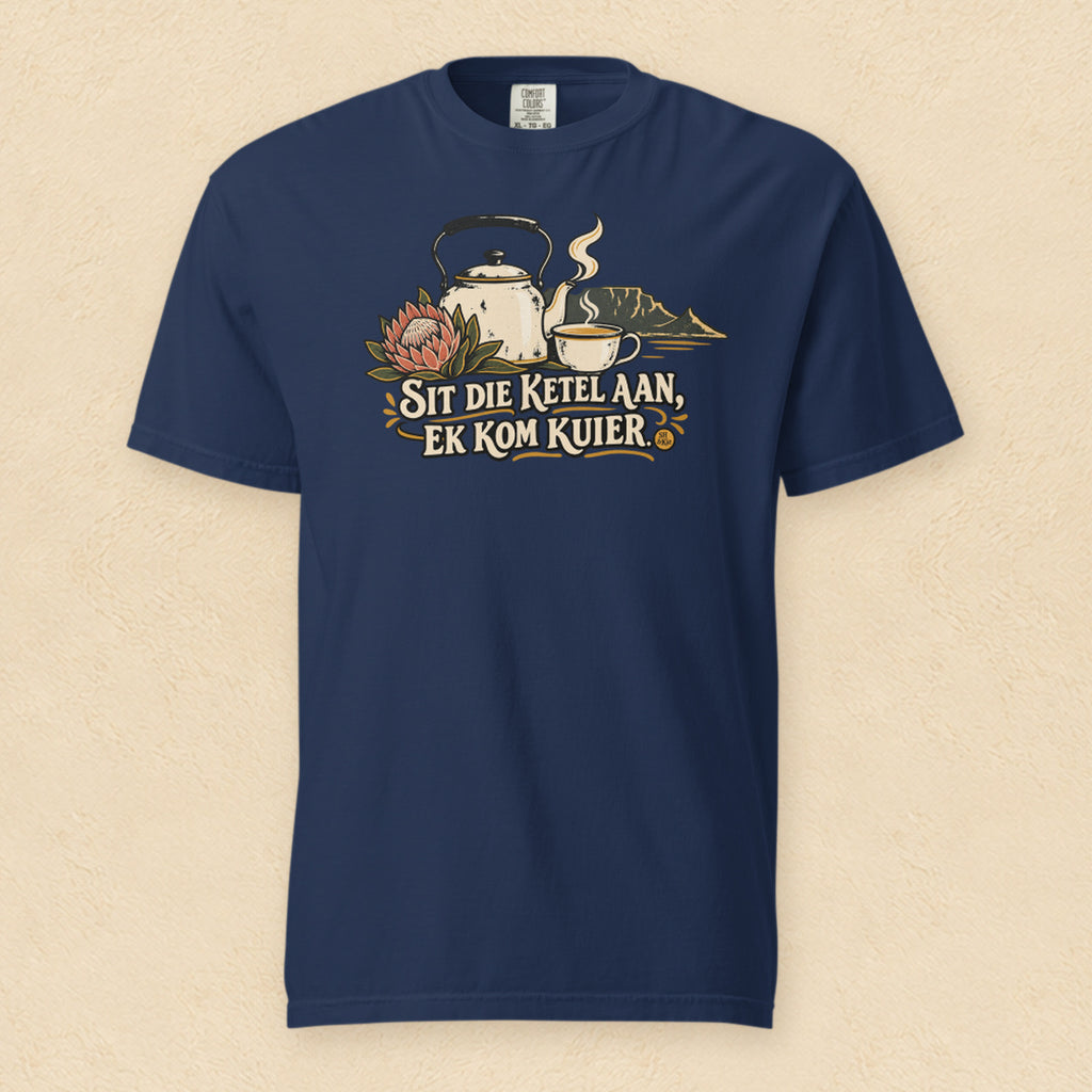 Sit die ketel aan, ek kom kuier — True Navy shirt on cream wall